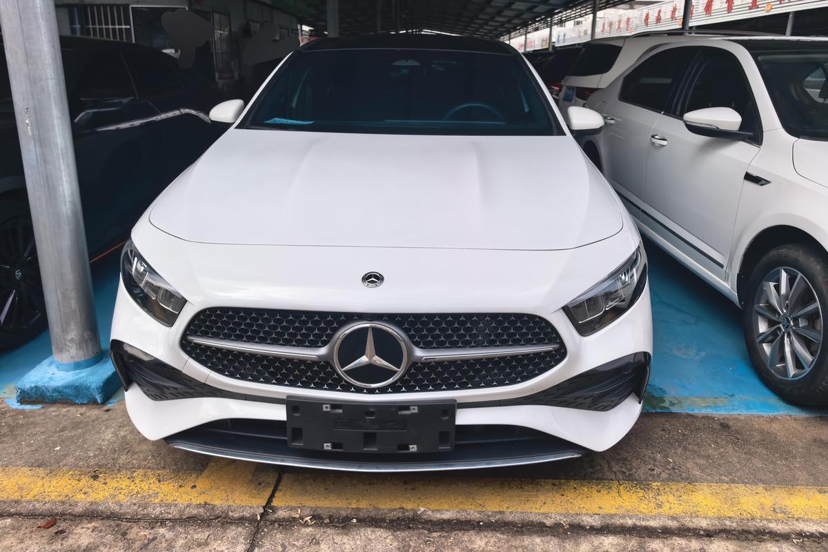 二手奔驰A级 2023款 A 200 L 运动轿车时尚版图片3