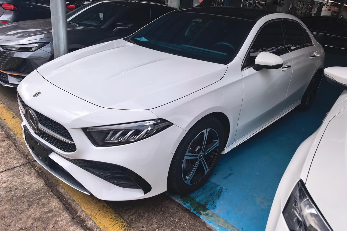 二手奔驰A级 2023款 A 200 L 运动轿车时尚版图片1