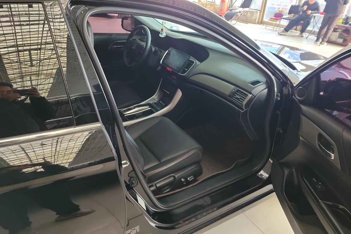 二手雅阁 2016款 混动 2.0L 锐酷版图片6