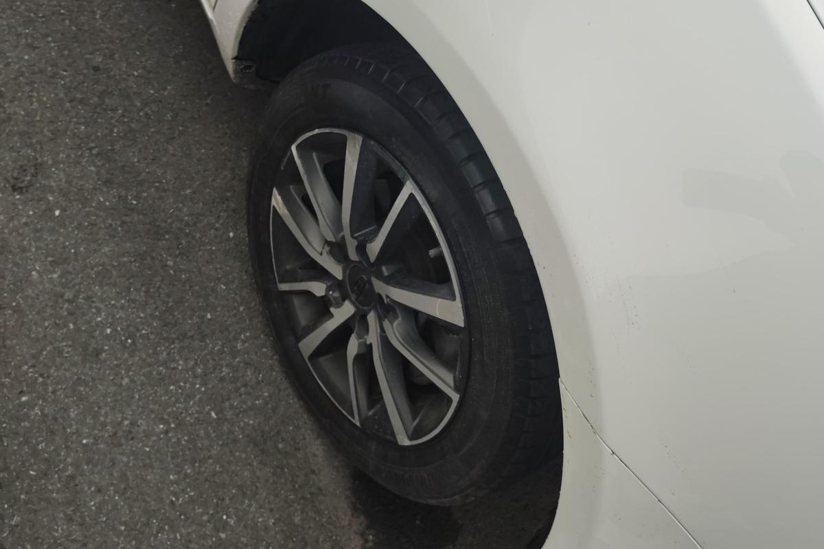 二手帝豪 2019款 领军版 1.5L CVT向上互联型 国VI图片5