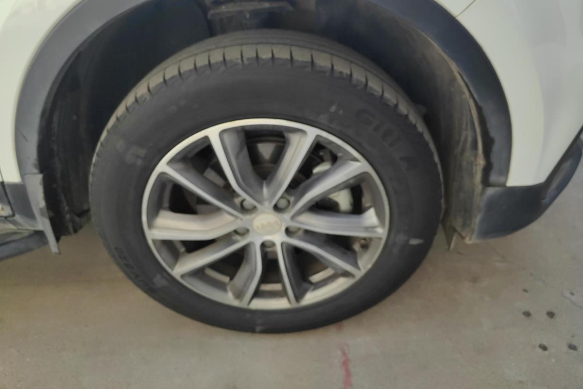 二手博越 2018款 1.8TD 自动两驱智联型4G互联版图片5