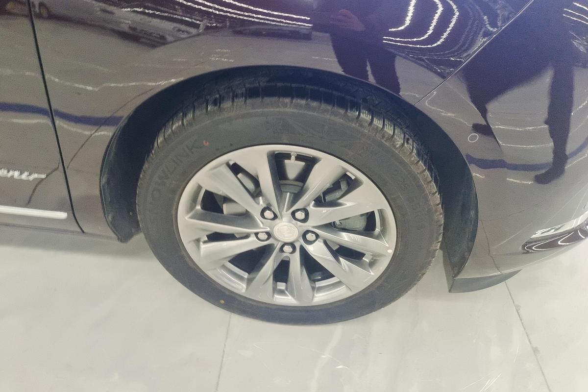 二手别克GL8 2022款 改款 艾维亚 2.0T 六座贤礼版图片5