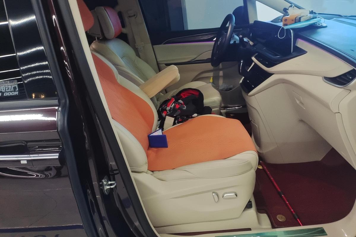 二手别克GL8 2022款 改款 艾维亚 2.0T 六座贤礼版图片6