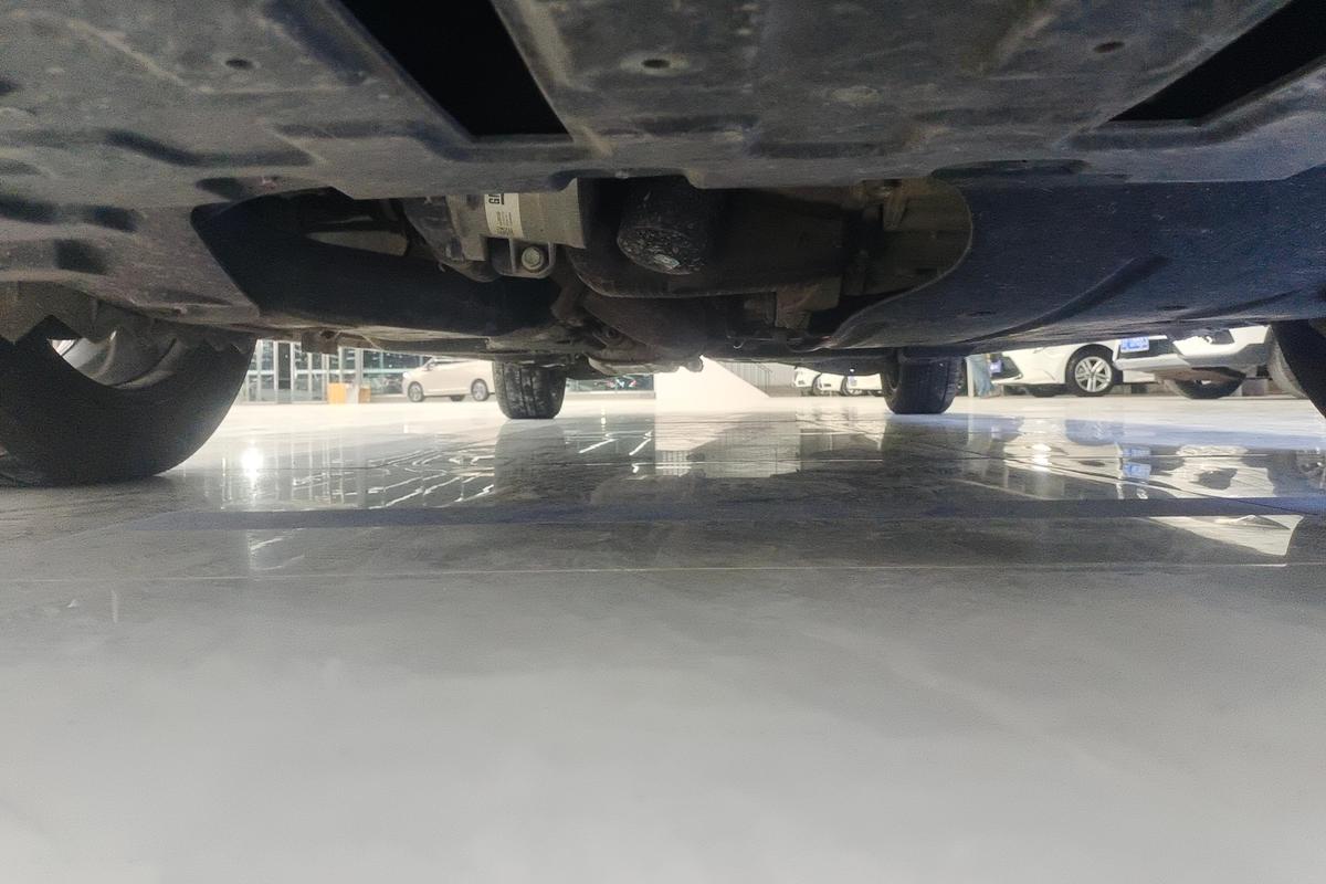 二手别克GL8 2022款 改款 艾维亚 2.0T 六座贤礼版图片4