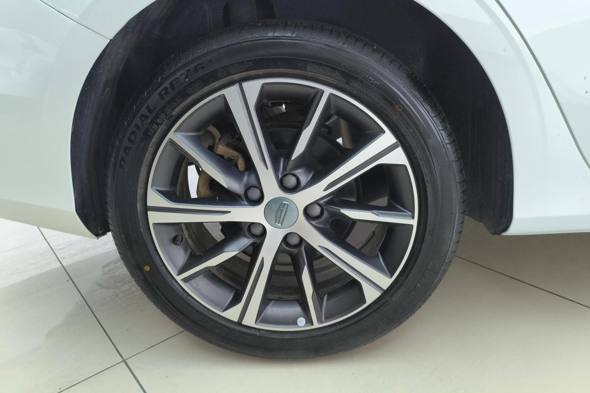 二手帝豪 2022款 第4代 1.5L CVT尊贵型图片5