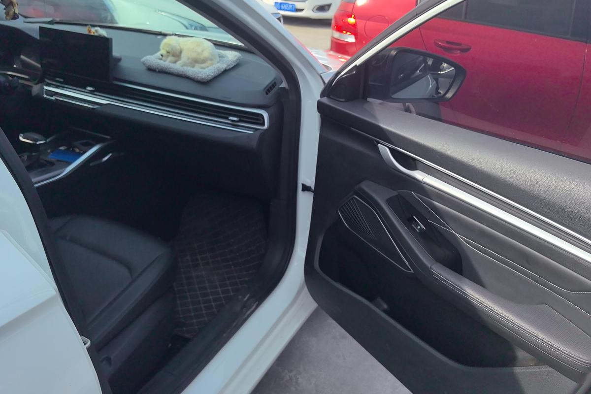 二手帝豪 2023款 第4代 冠军版 1.5L CVT尊贵型图片6