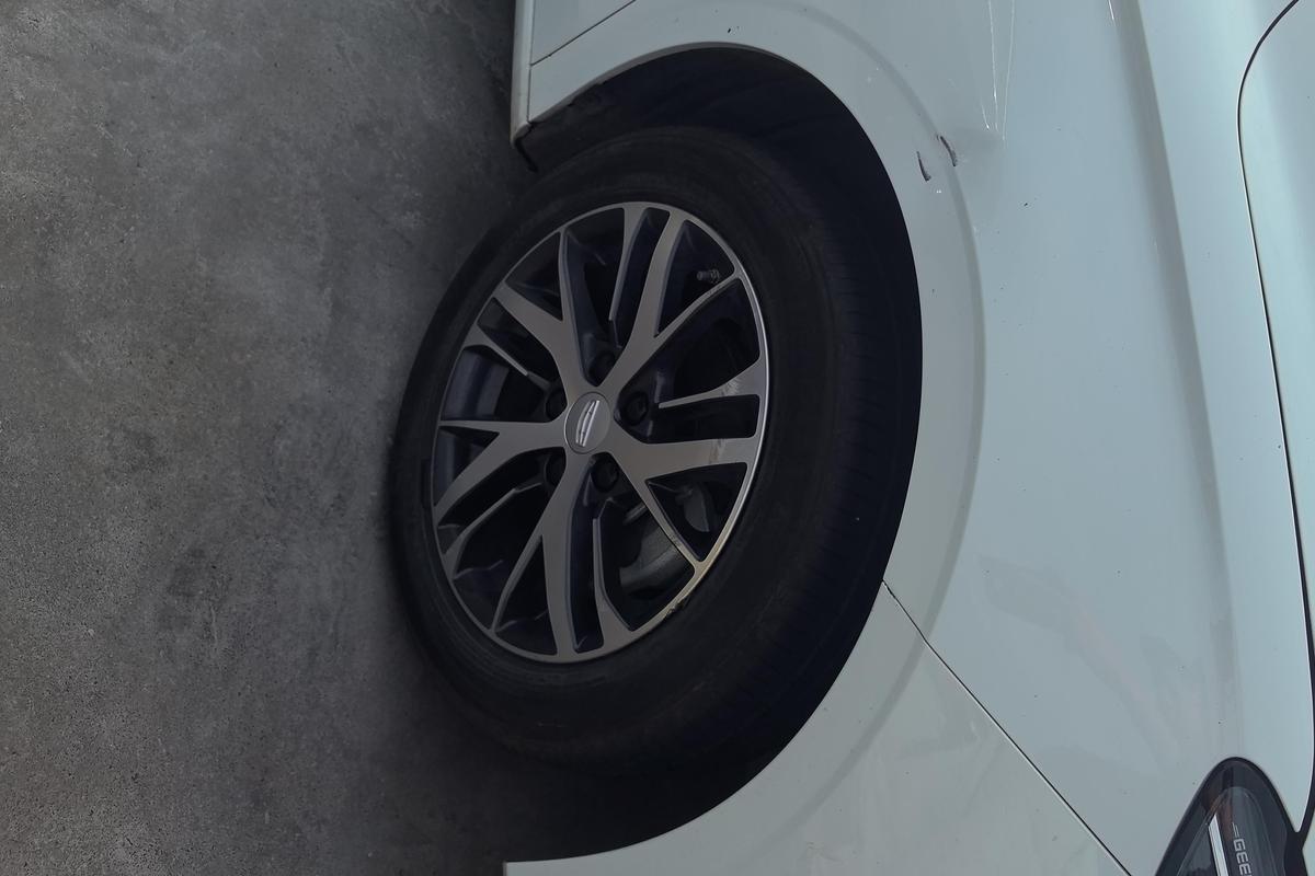 二手帝豪 2023款 第4代 冠军版 1.5L CVT尊贵型图片5