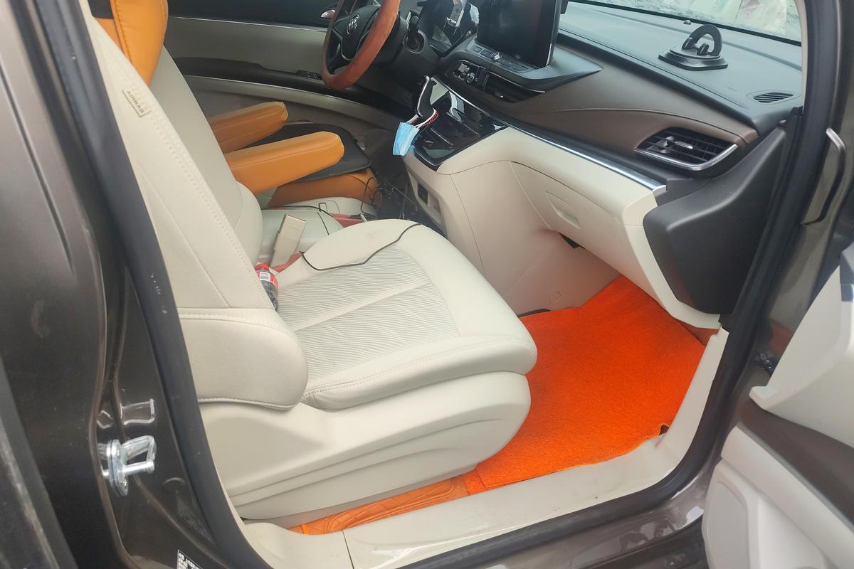 二手别克GL8 2023款 陆上公务舱 2.0T 舒适型图片6