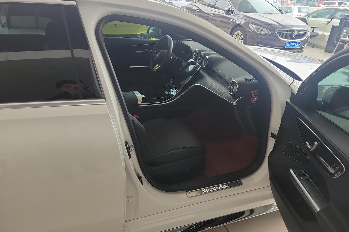 二手奔驰C级 2025款 C 260 L 运动版图片6
