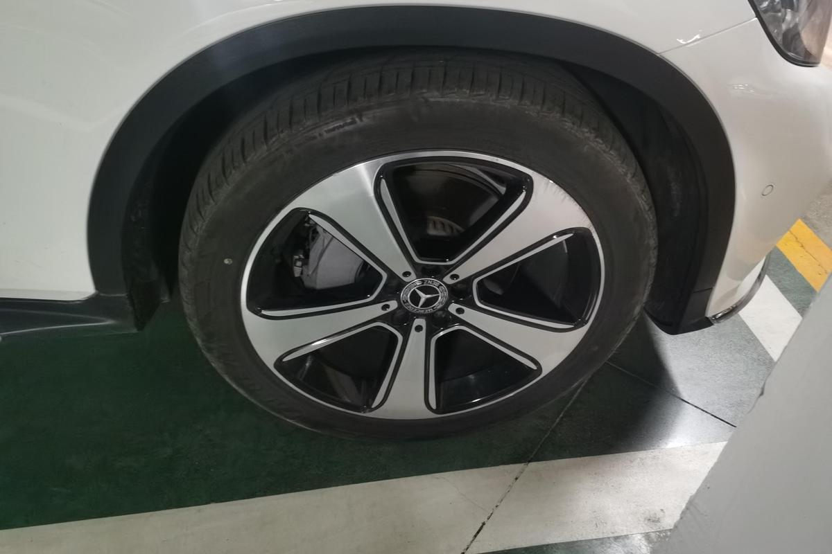 二手奔驰GLC 2019款 改款 GLC 300 L 4MATIC 动感型图片5