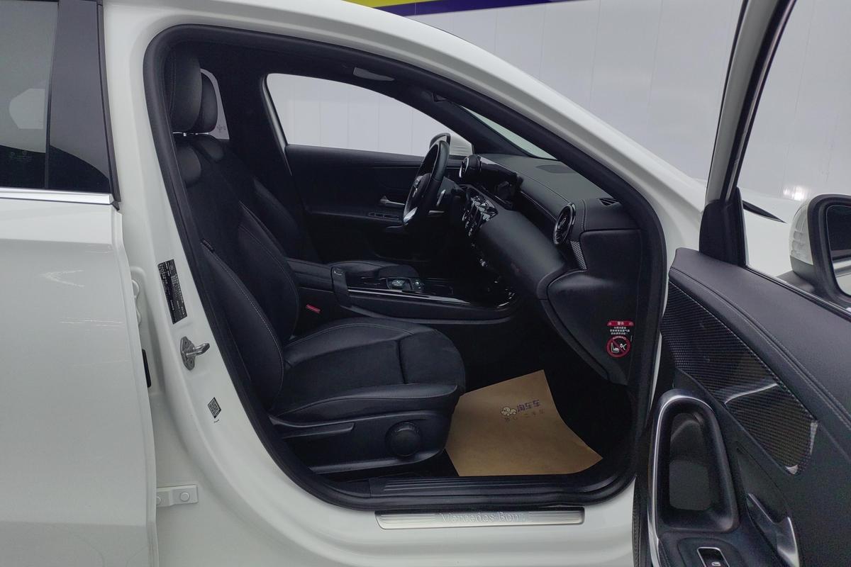 二手奔驰A级 2019款 改款 A 180 L 运动轿车图片6