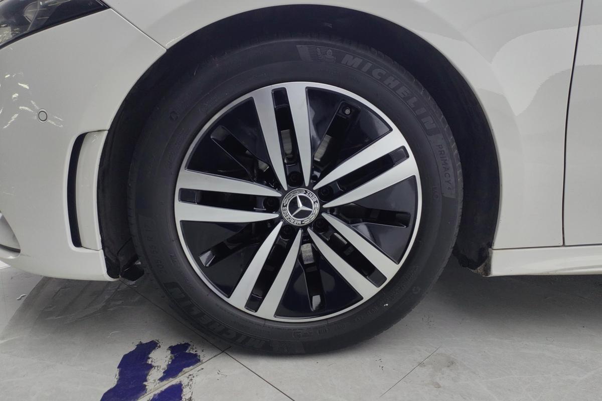 二手奔驰A级 2019款 改款 A 180 L 运动轿车图片5