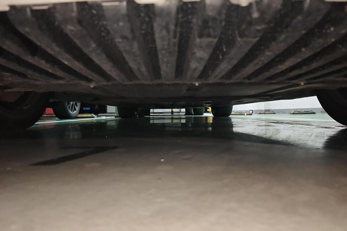 二手奔驰C级 2022款 改款 C 260 L 运动版 4MATIC图片4