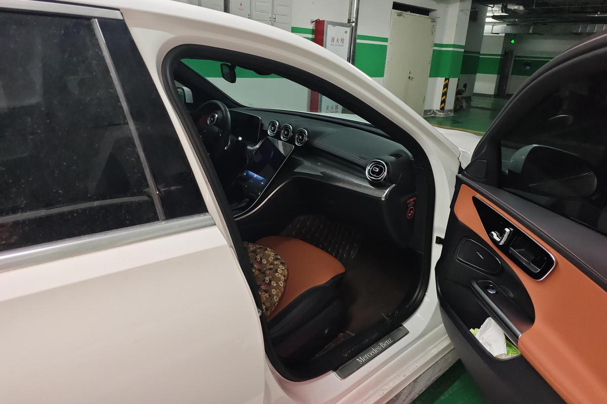 二手奔驰C级 2022款 改款 C 260 L 运动版 4MATIC图片6
