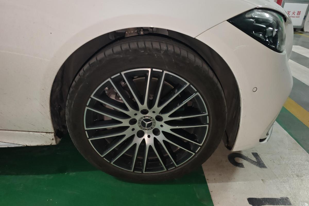 二手奔驰C级 2022款 改款 C 260 L 运动版 4MATIC图片5