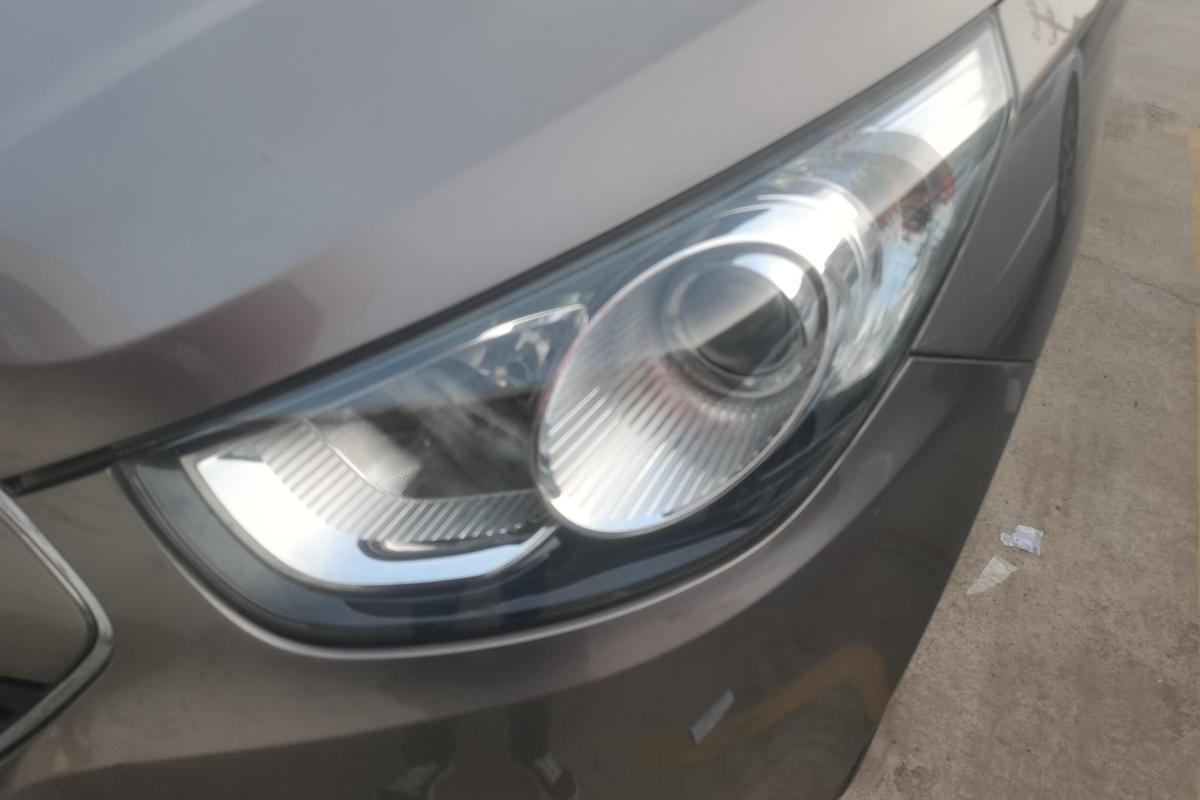 二手现代ix35 2012款 2.0L 自动两驱精英版GLS图片2