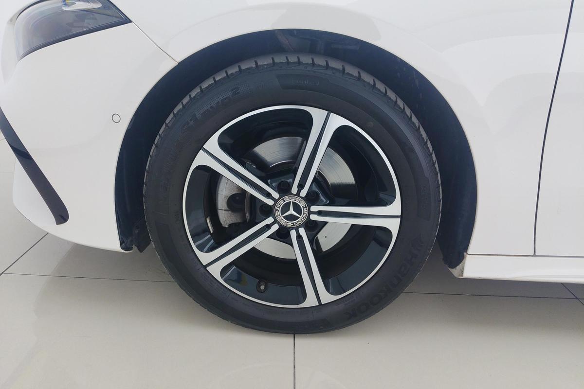 二手奔驰A级 2023款 A 200 L 运动轿车时尚版图片5