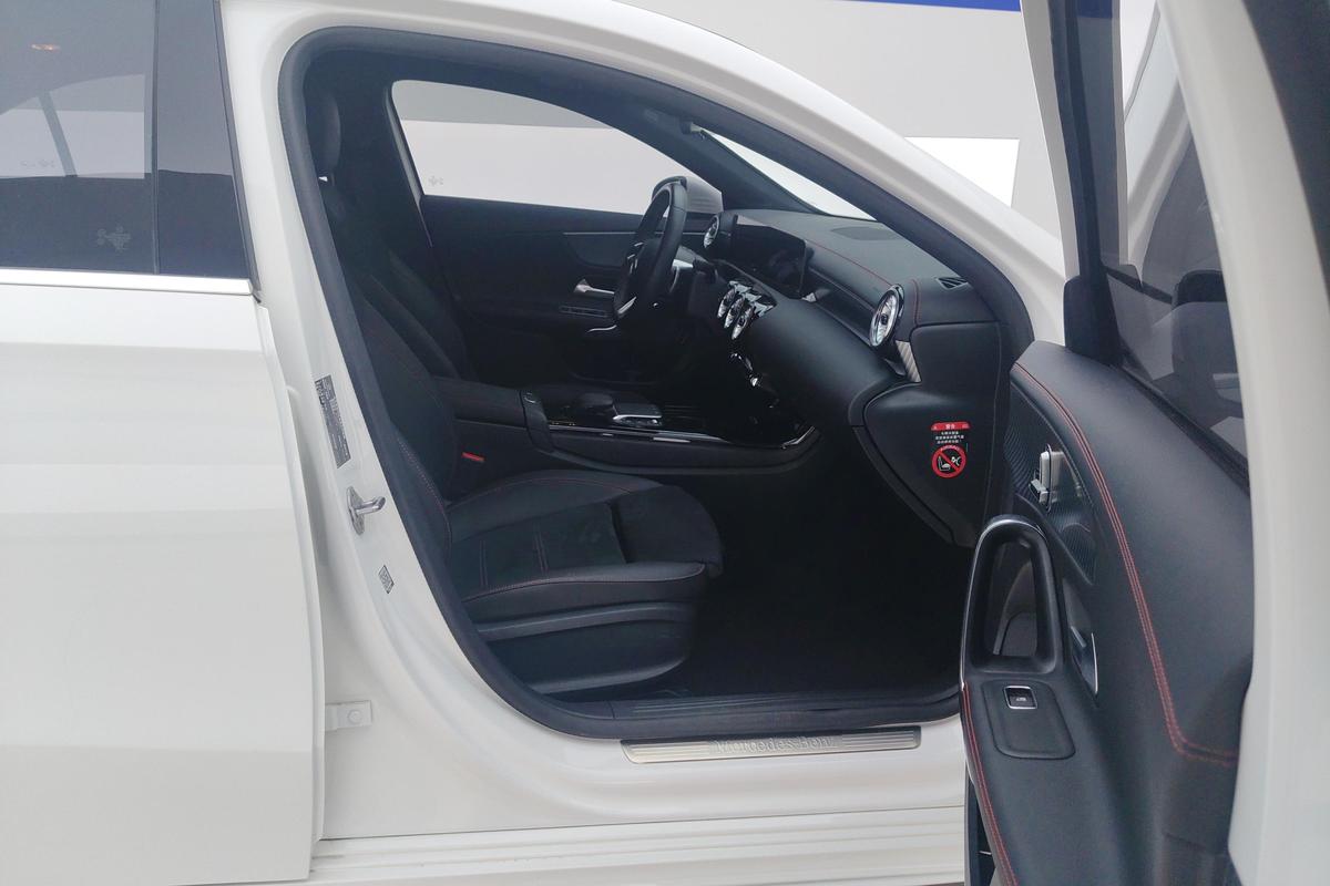 二手奔驰A级 2023款 A 200 L 运动轿车时尚版图片6