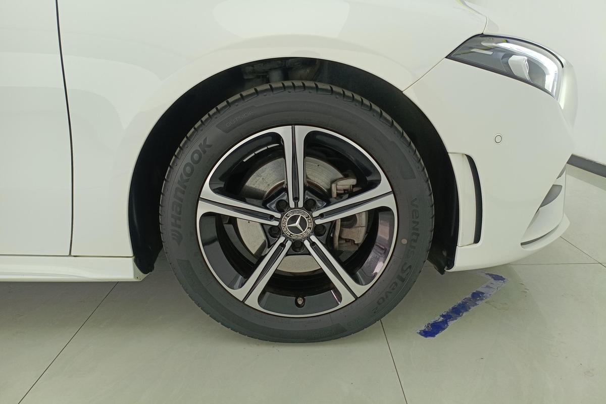 二手奔驰A级 2022款 二次改款 A 200 L 运动轿车时尚版图片5