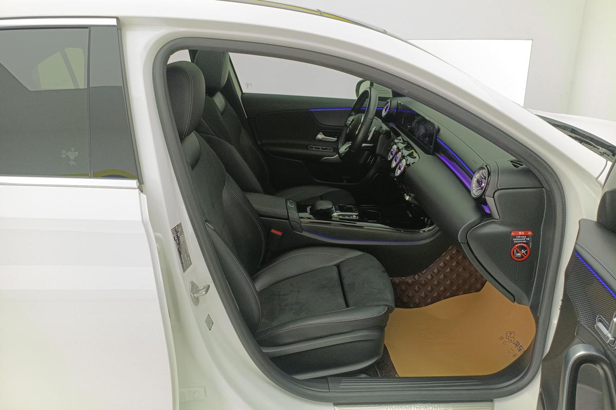 二手奔驰A级 2022款 二次改款 A 200 L 运动轿车时尚版图片6