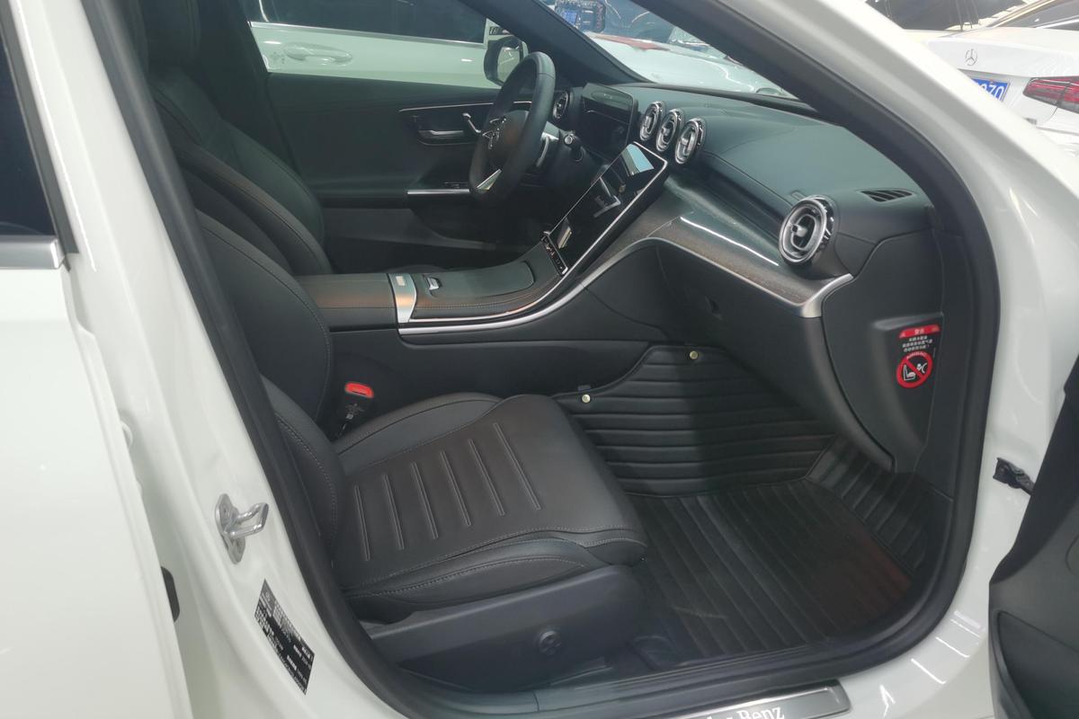 二手奔驰C级 2024款 C 260 L 运动版图片6