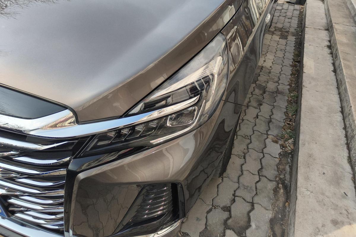 二手别克GL8 2022款 改款 陆上公务舱 2.0T 智享型图片2