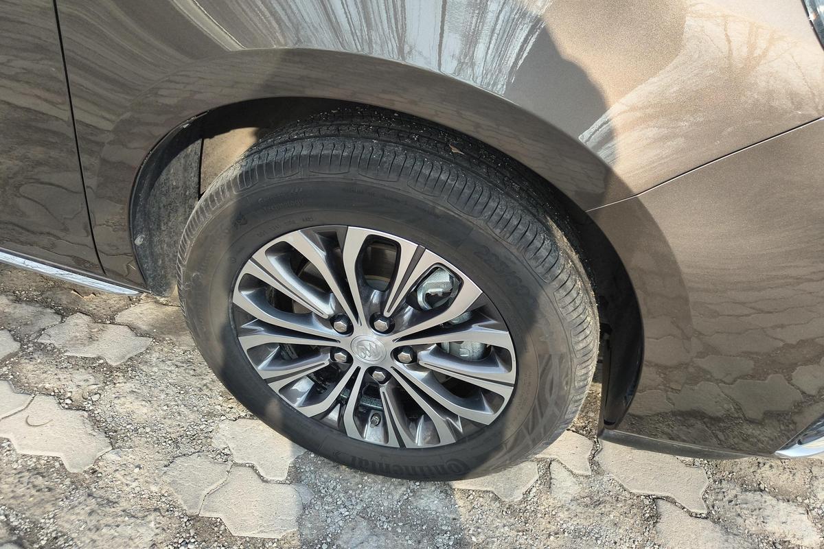 二手别克GL8 2022款 改款 陆上公务舱 2.0T 智享型图片5