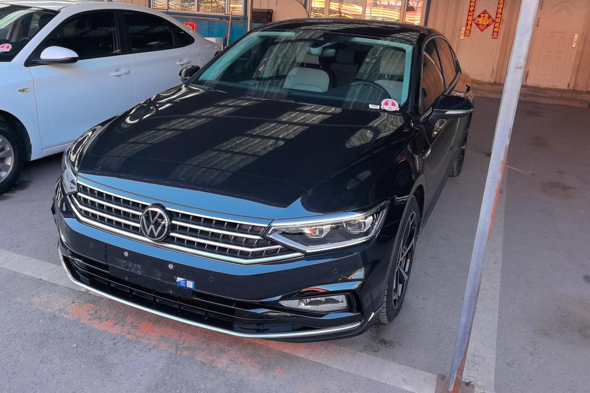 二手迈腾 2024款 200万辆众享款 330TSI DSG豪华型图片1