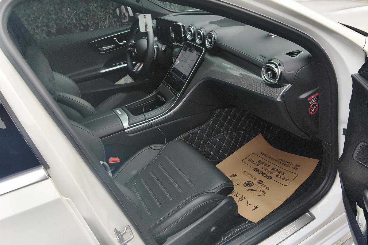 二手奔驰C级 2024款 改款 C 260 L 运动版图片6