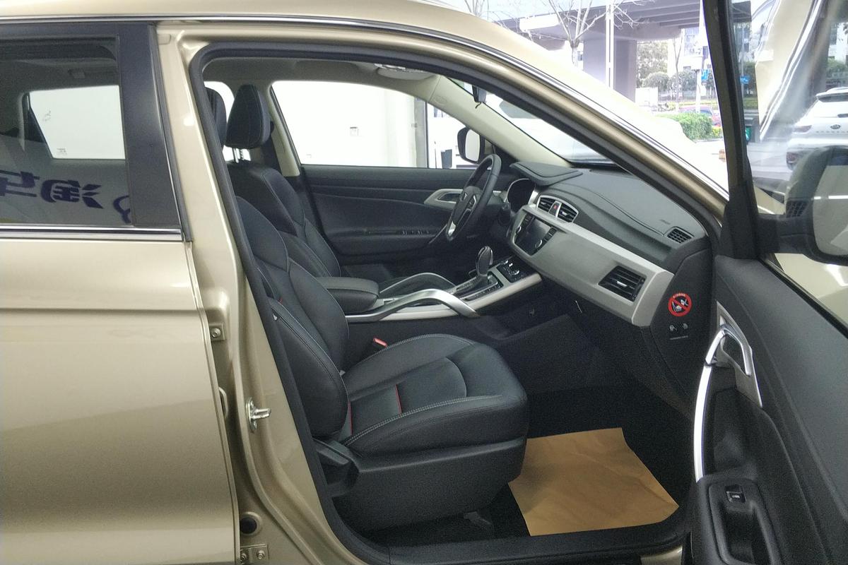二手博越 2018款 1.8TD 自动两驱智联型4G互联版图片6
