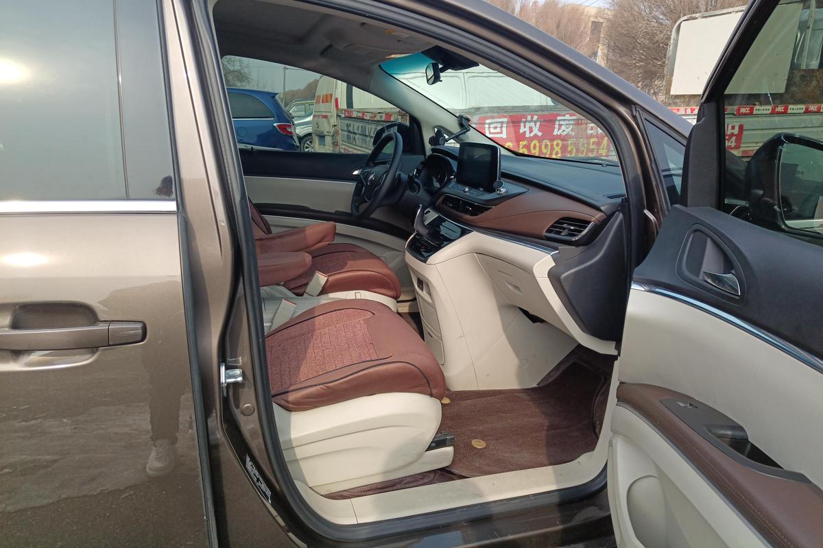 二手别克GL8 2023款 陆上公务舱 2.0T 舒适型图片6