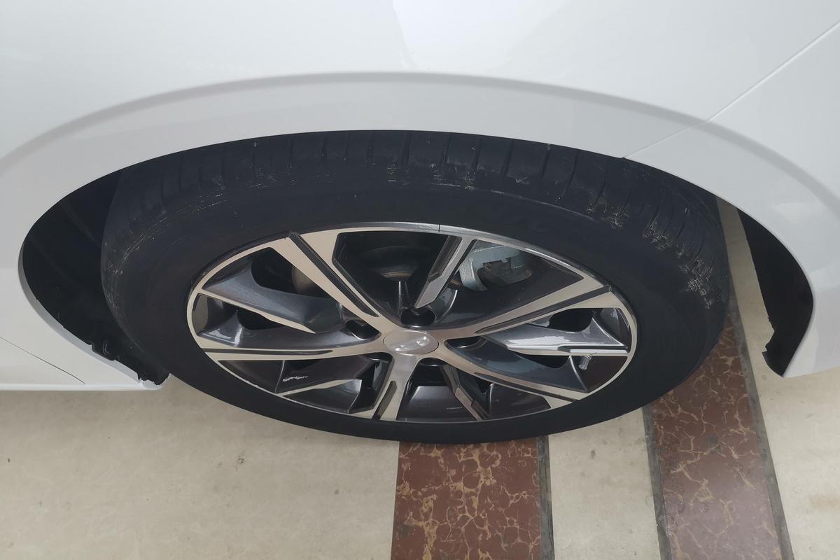 二手帝豪 2023款 第4代 冠军版 1.5L CVT尊贵型图片5