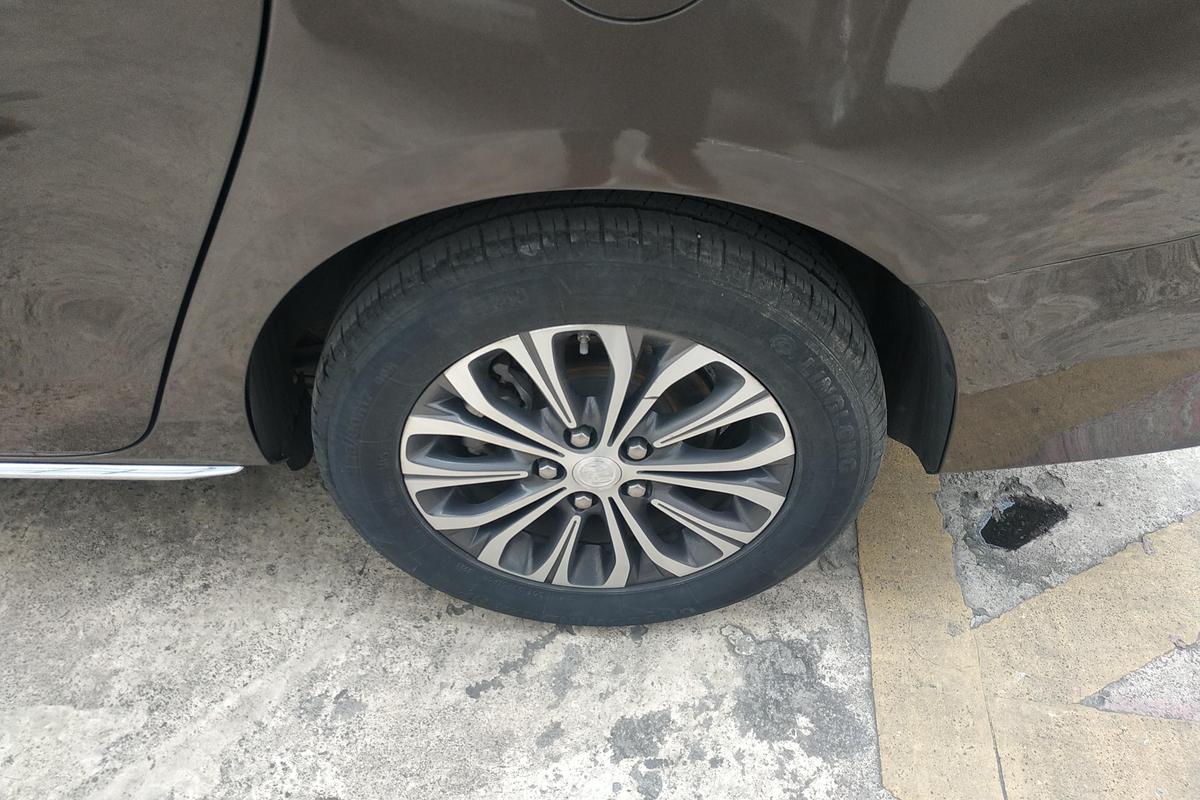 二手别克GL8 2023款 陆上公务舱 2.0T 舒适型图片5