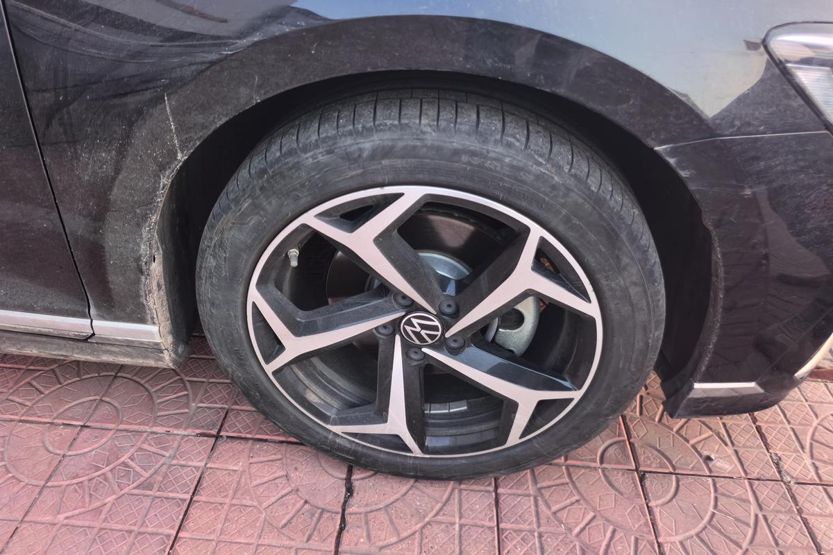 二手迈腾 2024款 200万辆众享款 330TSI DSG豪华型图片5