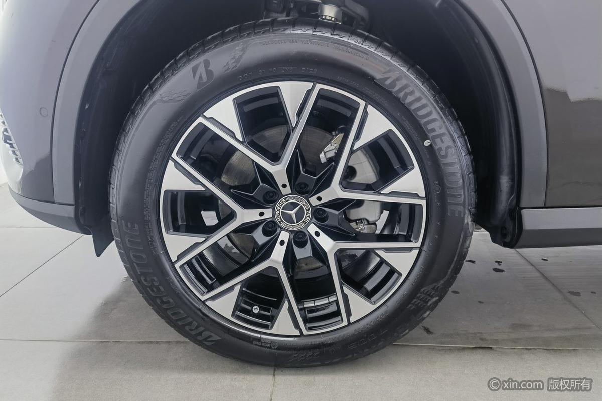 二手奔驰GLC 2023款 GLC 260 L 4MATIC 动感型 5座图片6