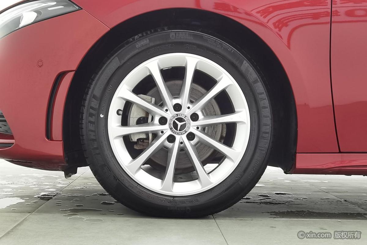 二手奔驰A级 2021款 A 200 L 运动轿车动感版图片6