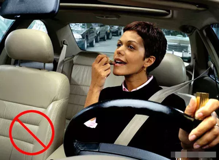 车内后视镜可不仅仅是化妆镜，关乎安全图2