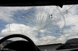 汽车玻璃容易破，你知道怎么保养吗？（附玻璃破碎惊险案例）图1