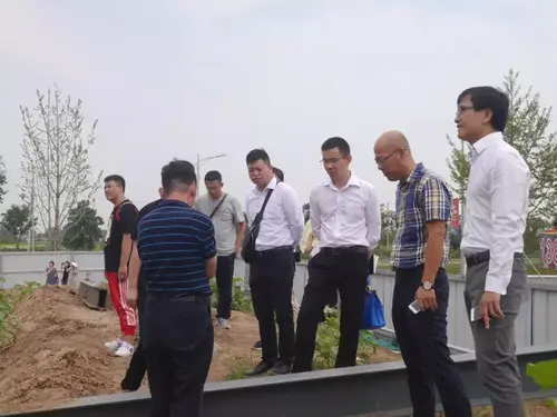 奔驰利星行厂家领导赴渭南申华汽车文化产业园考察奔驰4S店建设进度