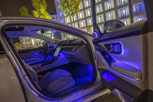 21款奔驰S400改装主动式氛围灯，不一样的视觉以及安全提醒