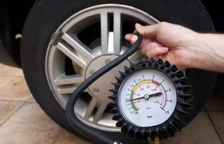 轮胎气压多少最合适？多了少了对汽车有什么影响？图2