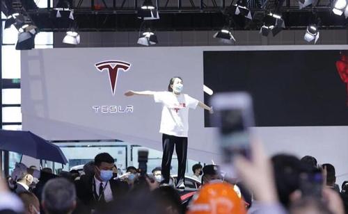EV早点：特斯拉中国召回28.5万辆汽车；岚图汽车成立独立法人公司