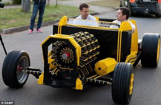 世界上第一辆可载人的乐高积木车图2