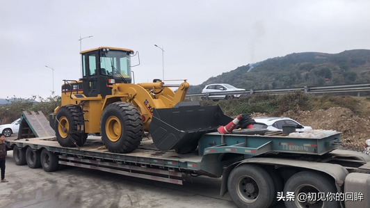 福建陕煤科技能源公司有一辆铲车安全卸下视频1
