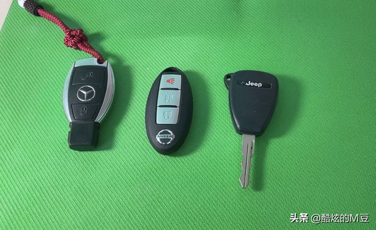 DIY更换汽车遥控钥匙电池视频1