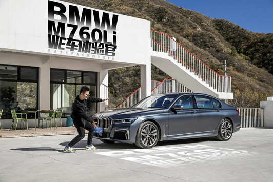 人生绕不开的V12 新BMW M7视频1