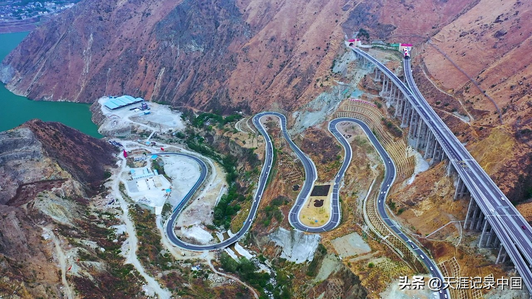 航拍川藏第一桥，川藏线上雅康高速大渡河大桥视频1