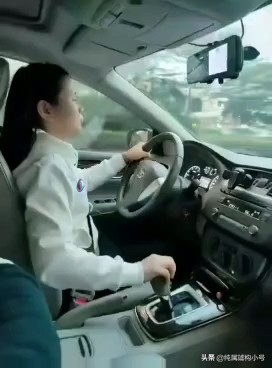 女司机开车注意事项视频1