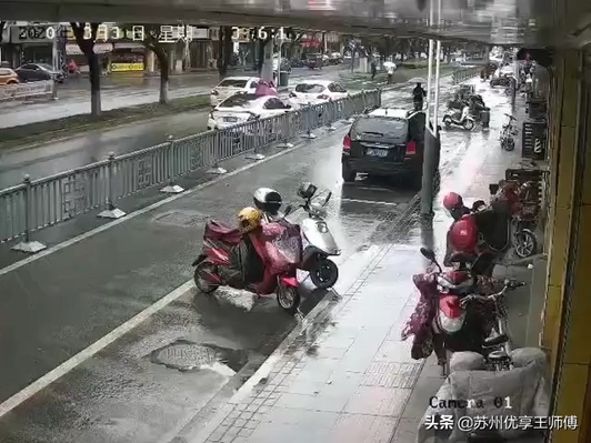 苏州黄埭发生交通事故视频1