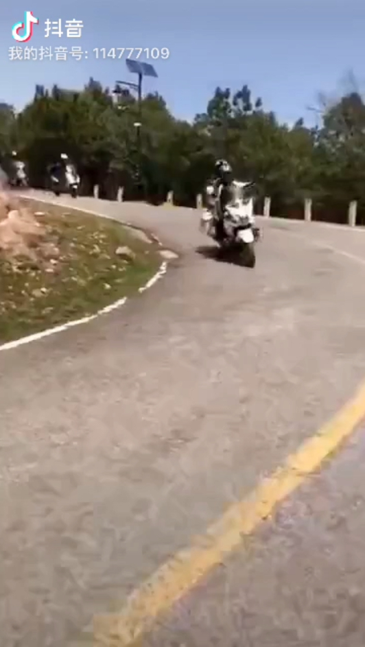 骑上我的小摩托，再也不堵车视频1